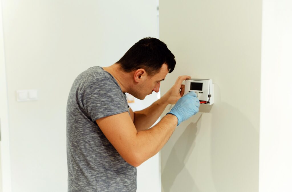 Troubleshooting AC Thermostat Problems In Humid Weather 2 AC thermostat