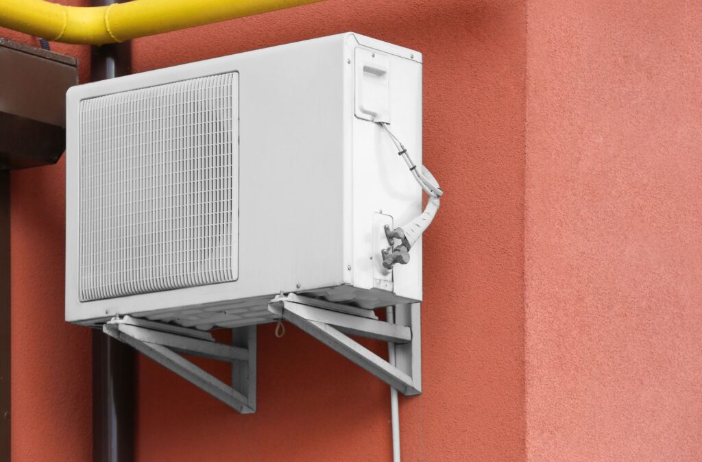 7 Reasons Your AC Is Making A Buzzing Sound In Summer 2 AC unit
