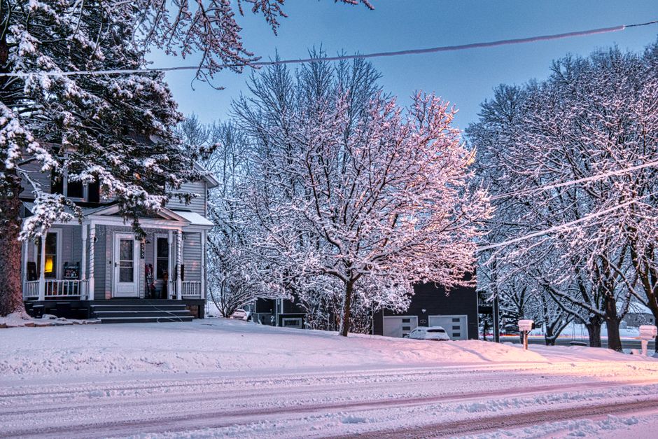 Everything You Need to Know About How Minnesota Humidity Swings Affect Your Home Comfort Systems 2 Minnesota home during seasonal transition with humidity and climate extremes